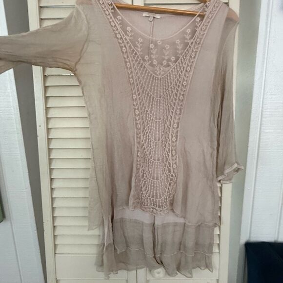Elegant Beige Lace Mini Dress - Picture 3 of 8